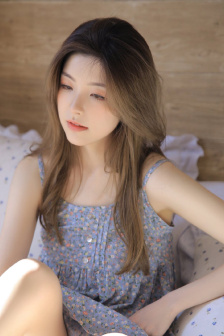 调教喂下面的小嘴吃东西